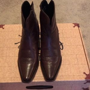 Beautiful  women’s brown leather cowboy boot